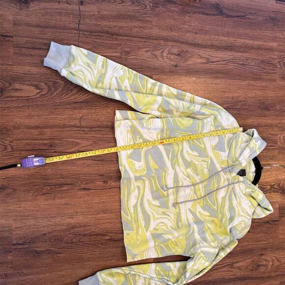 Wild Fable Women's Cropped Hoodie Green Swirl Geometric Size M - Picture 10 of 10